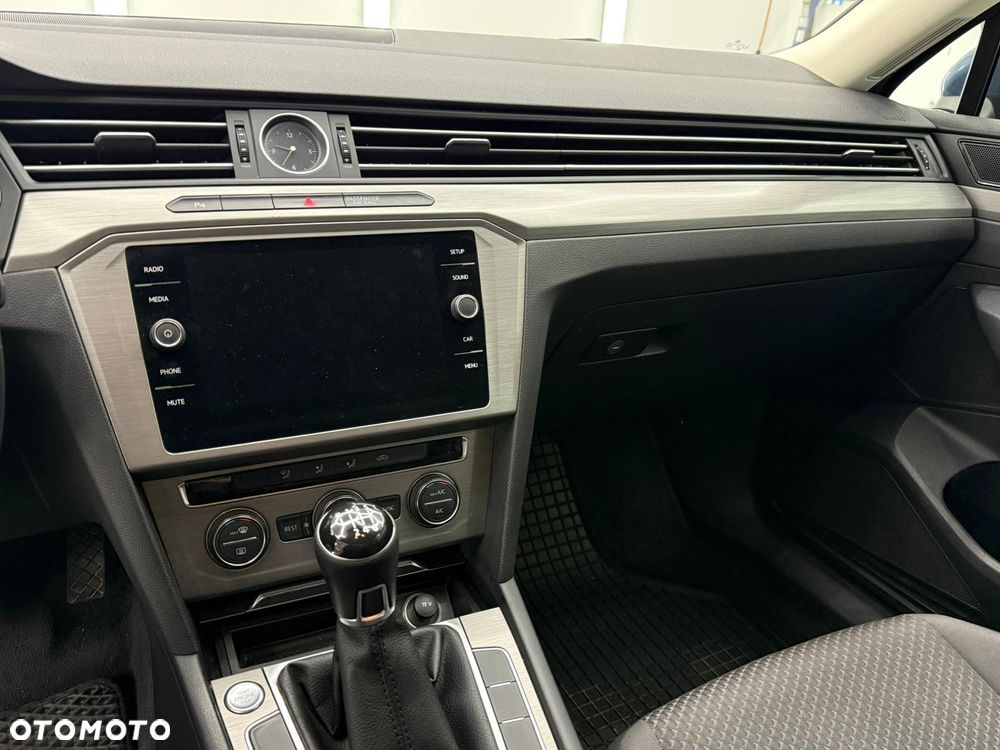 Volkswagen Passat 2.0 TDI BMT Comfortline - 27