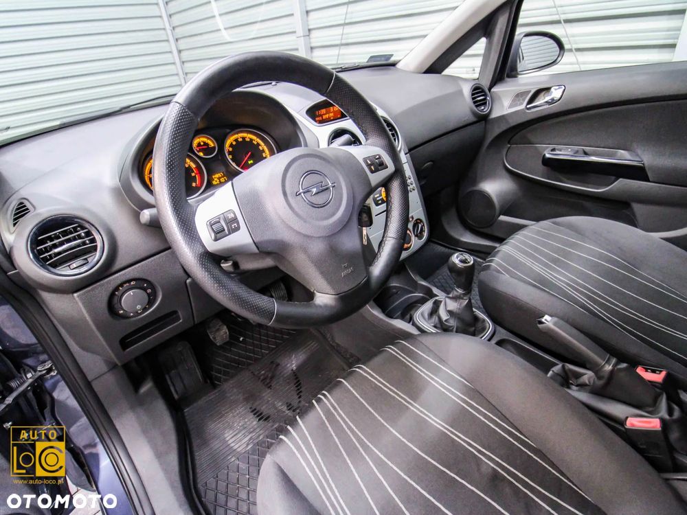 Opel Corsa 1.4 16V Innovation - 16