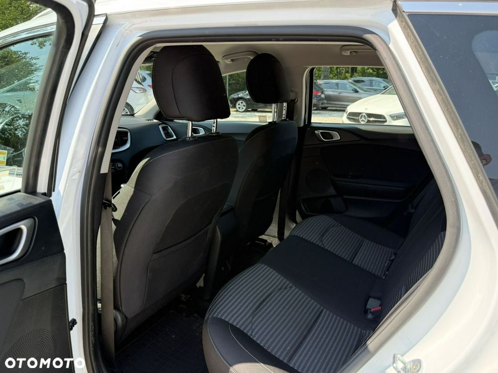 Kia Ceed - 13