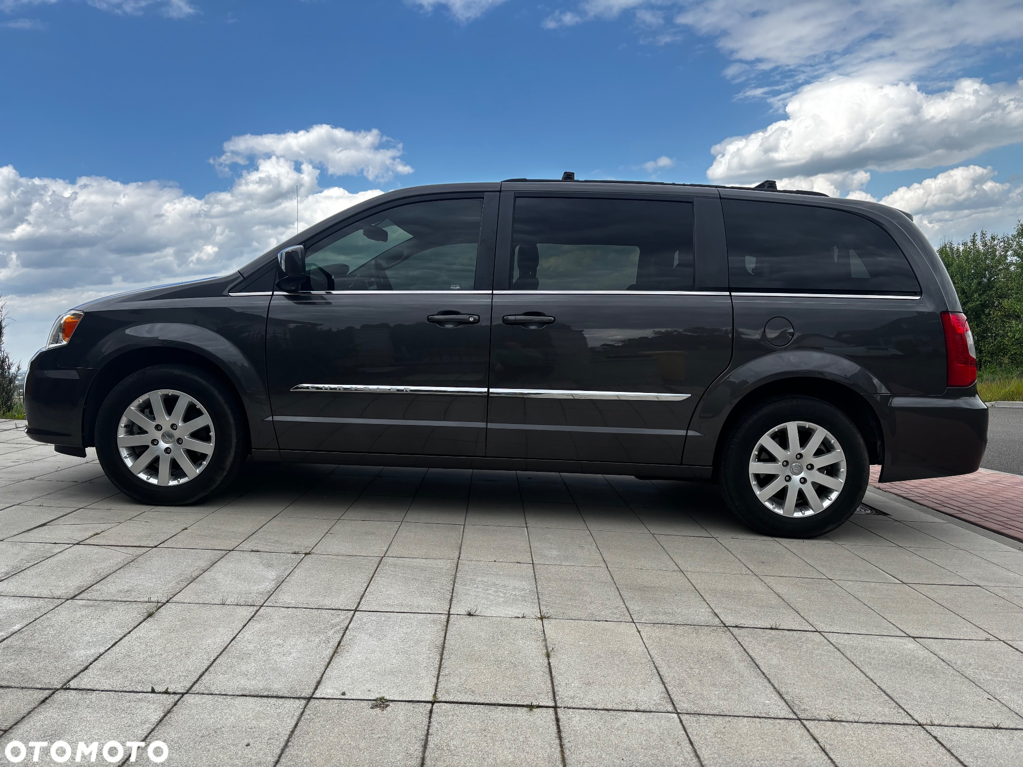 Chrysler Town & Country 3.6 Limited - 13