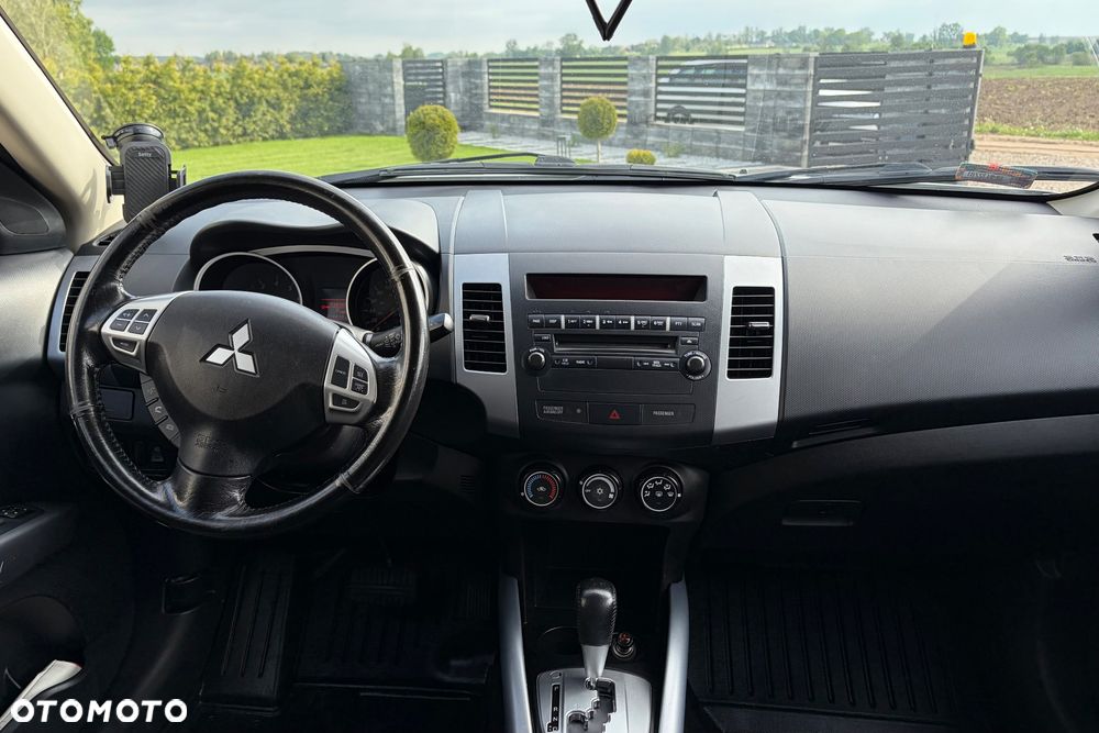 Mitsubishi Outlander 3.0 V6 XLS - 12