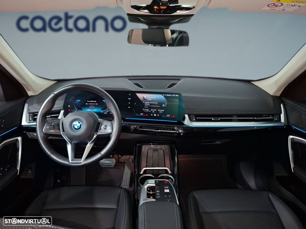 BMW iX1 eDrive20 — fotografia 12
