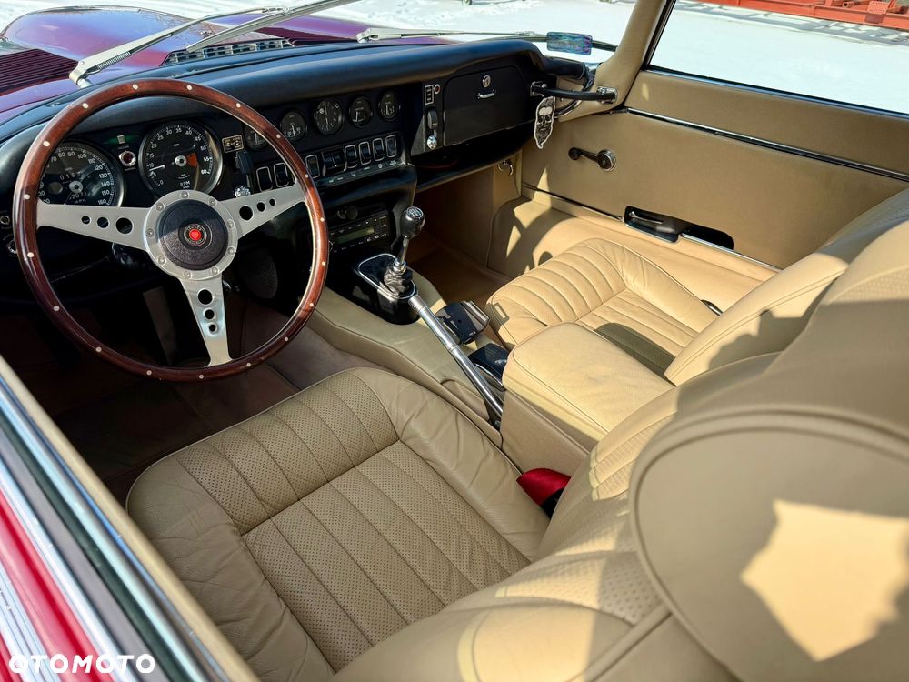 Jaguar E-Type - 10