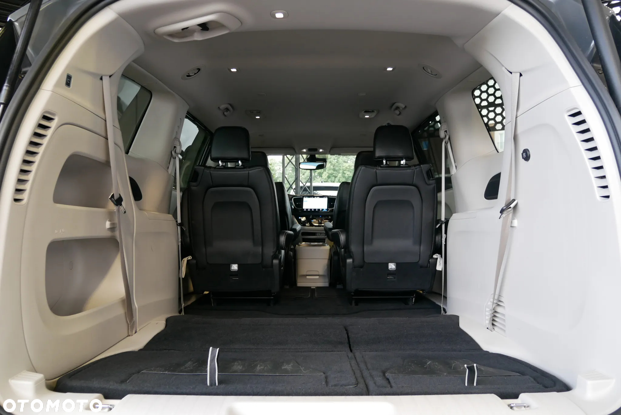 Chrysler Pacifica - 38