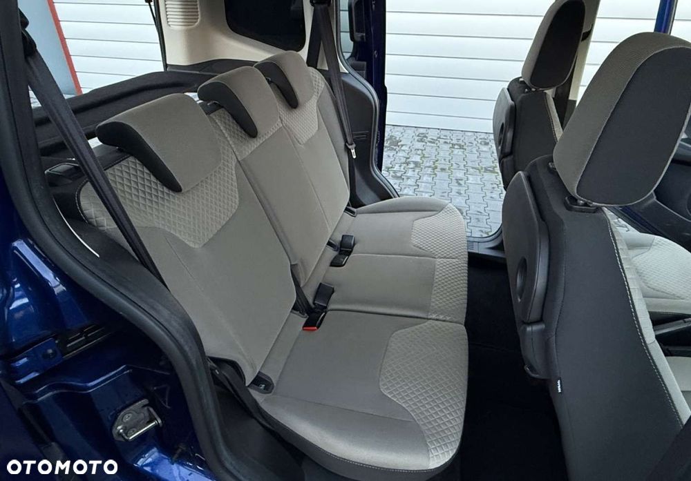 Ford Tourneo Courier - 18
