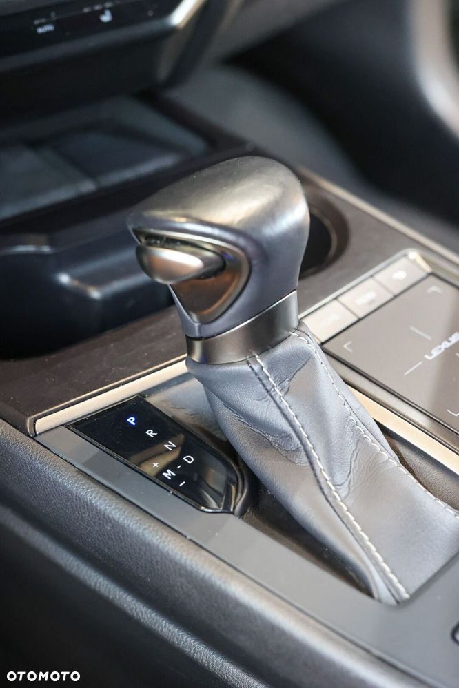 Lexus UX 200 GPF F Impression 2WD - 35