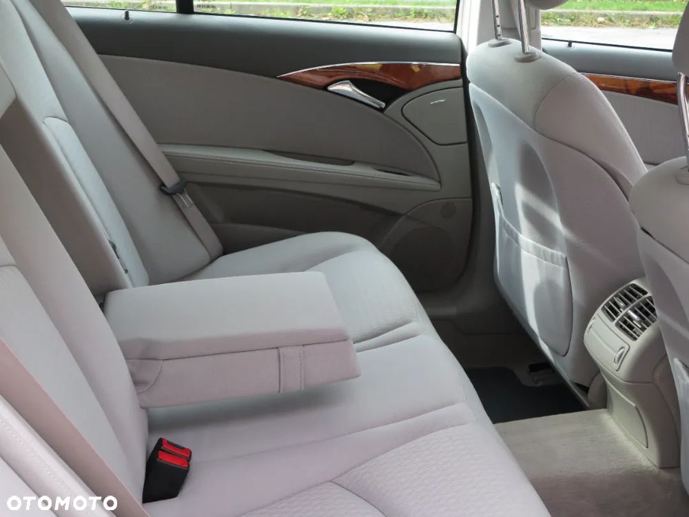 Mercedes-Benz Klasa E 320 Elegance - 17