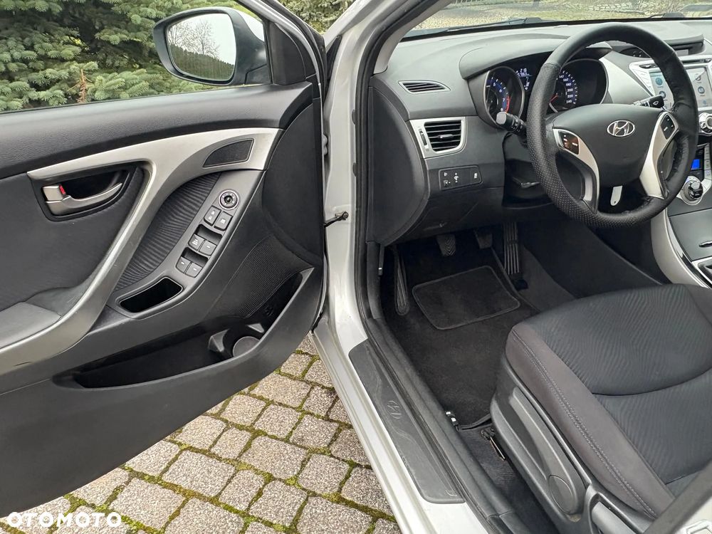 Hyundai Elantra 1.6 Comfort - 11