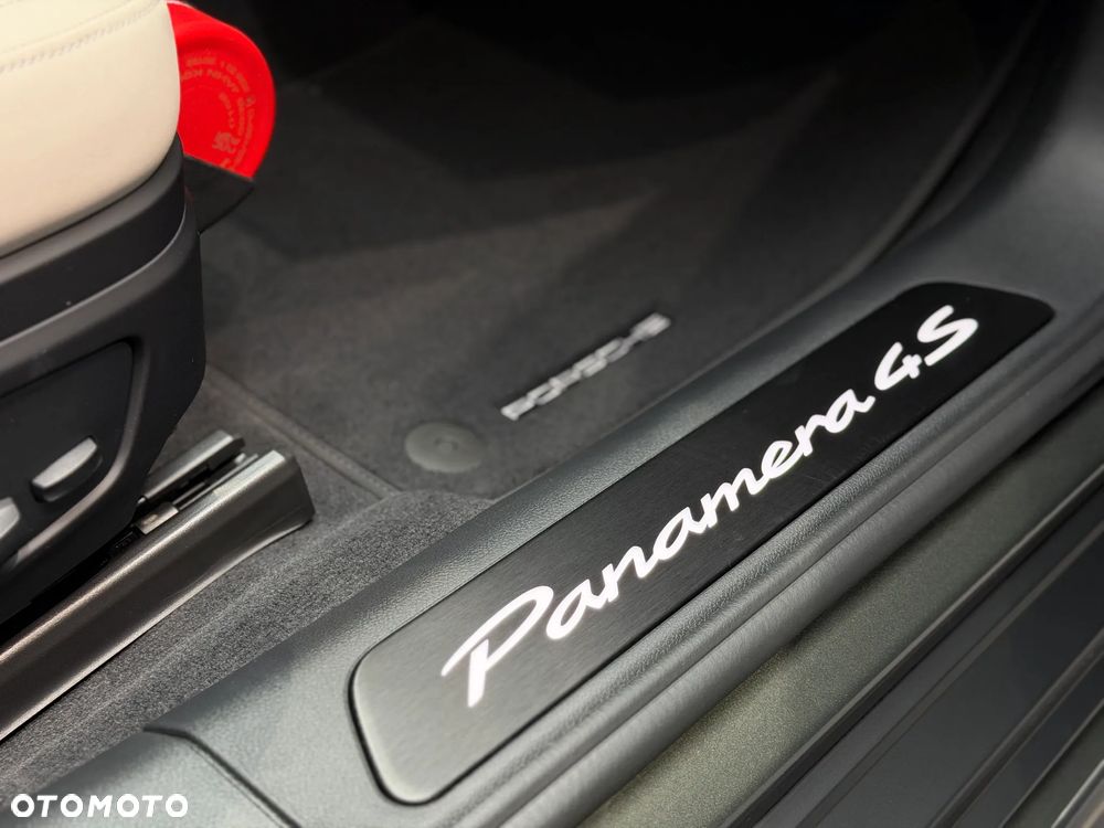 Porsche Panamera 4 E-Hybrid PHEV - 28