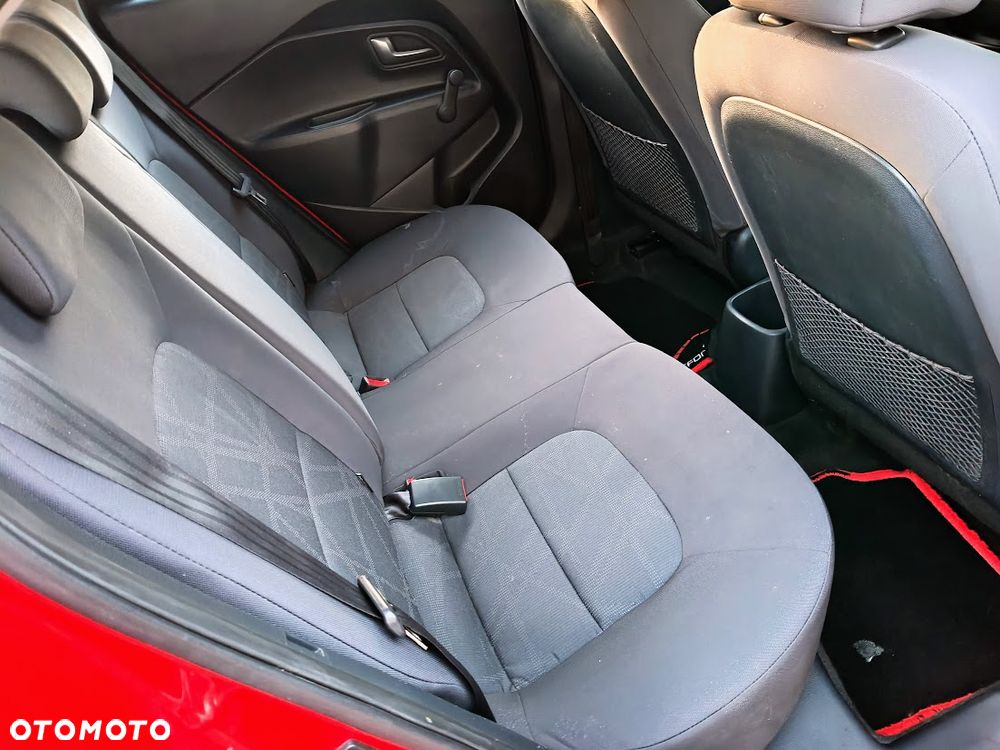 Kia Rio - 11