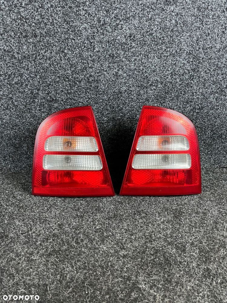 skoda octavia I lift hb lampa prawa  lewa tył tylna OE europa