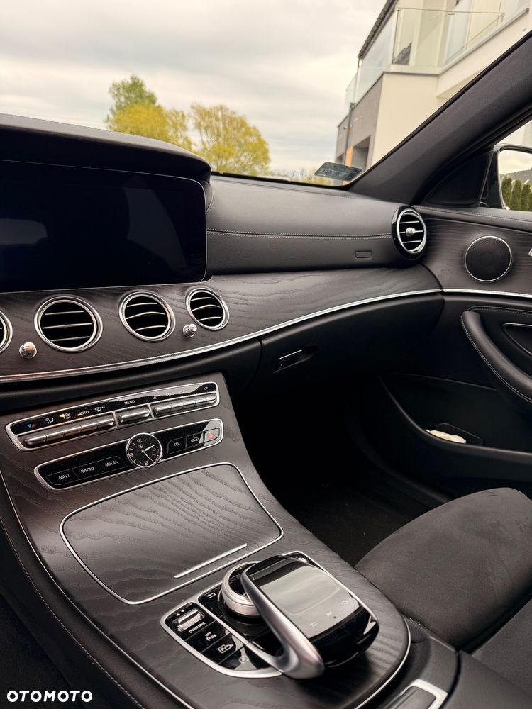 Mercedes-Benz Klasa E 220 d 4-Matic 9G-TRONIC - 11
