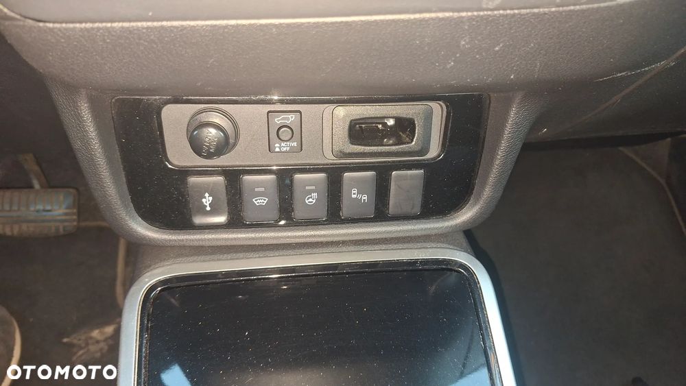 Mitsubishi Outlander 2.0 Intense Comfort 4WD CVT - 33