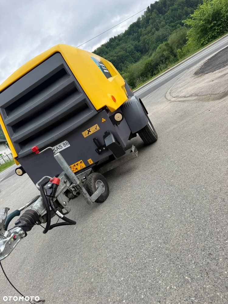 Atlas Copco XAS88 Kompresor Śrubowy. 738 mtg. 2021rok. Sprężarka 5,4m3. Przyczepka jezdna do rejestracji jako pojazd. Regulacja ciśnienia bar od 1-7. Silnik Kubota 4cylindry. 50km. Potężna moc. Sprowadzony z Norwegii. Maszyna jak Nowa z Salonu! Okazja. Zadbana Maszyna. Dokumenty, książka. Opony nówki! Zero zużycia potężna moc. Chłodnica Cyklonowa (osuszacz) !!! - 29