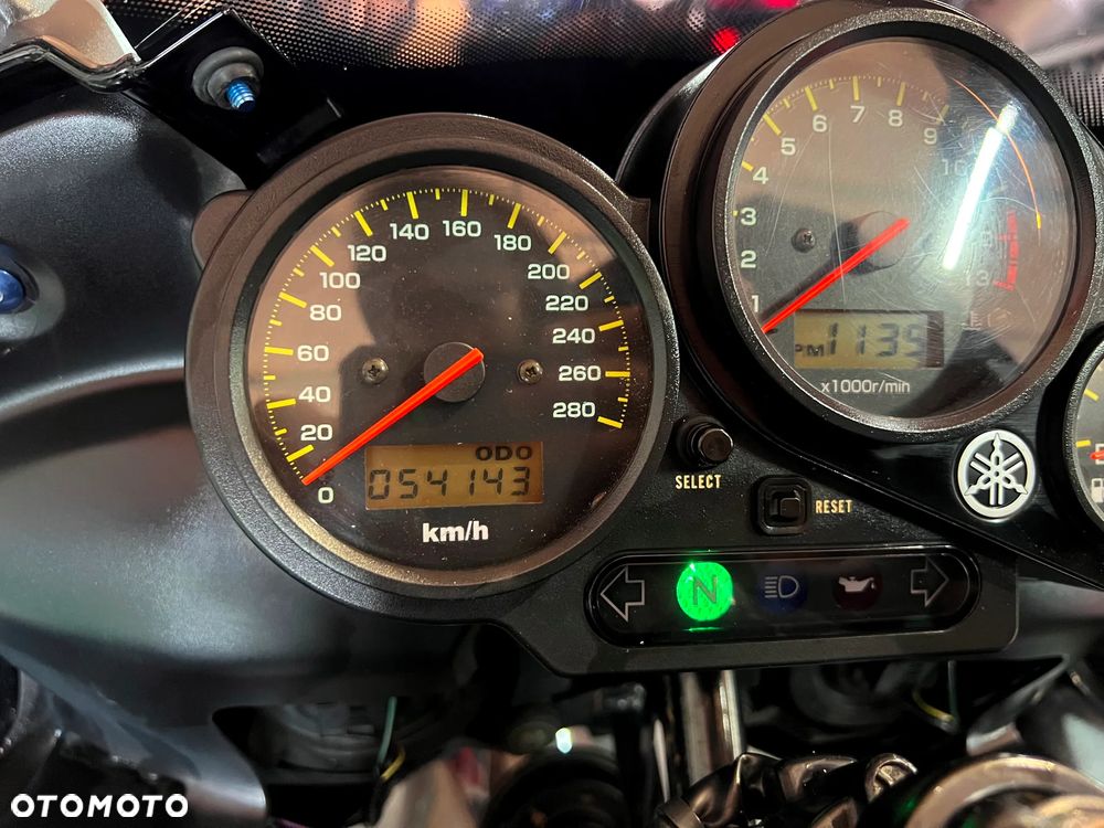 Yamaha FZS - 19