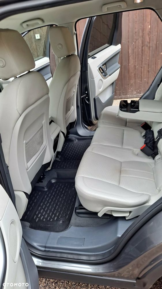 Land Rover Discovery Sport - 11