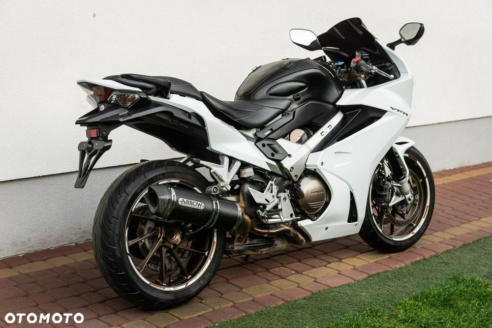 Honda VFR - 3