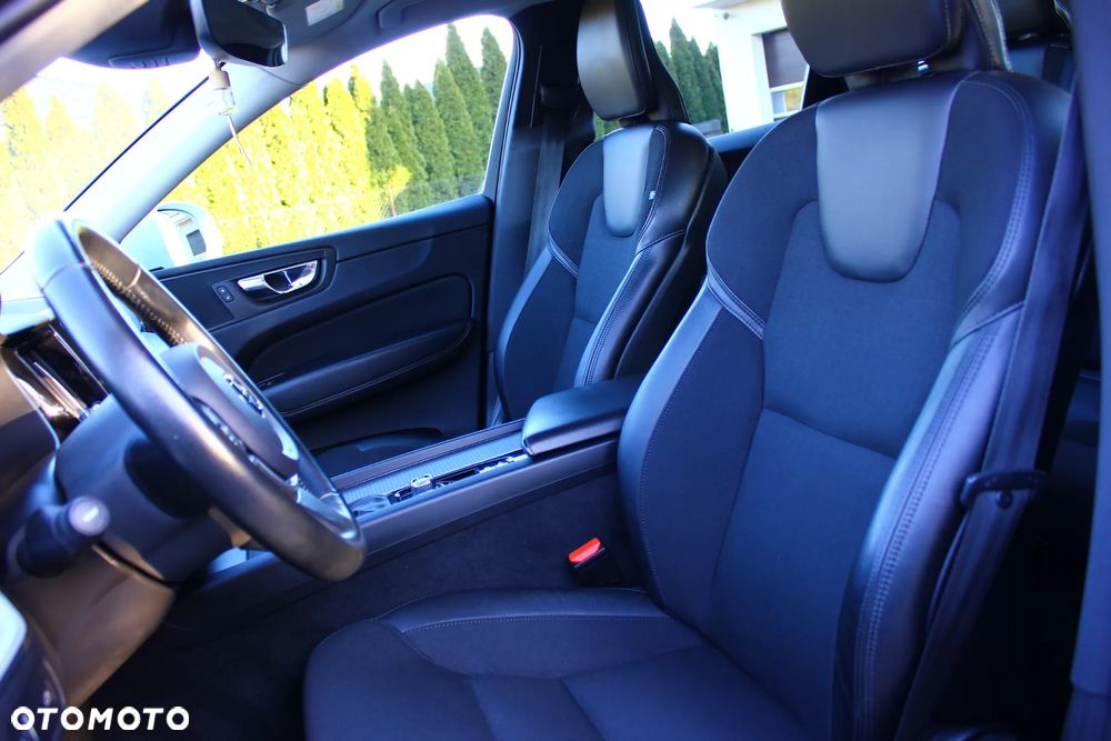 Volvo XC 60 D4 Momentum Pro - 26