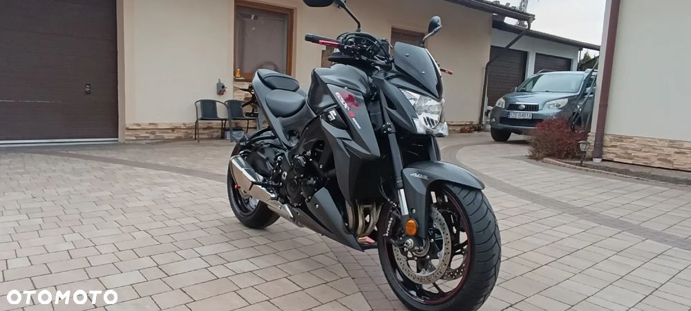 Suzuki GSX 1000 - 4