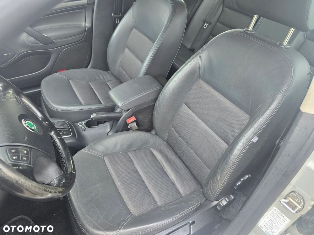 Skoda Octavia 2.0 FSI Elegance Tiptr - 10