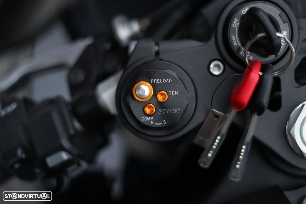 Yamaha YZF R1 2025 BLACK AKRAPOVIC - 9