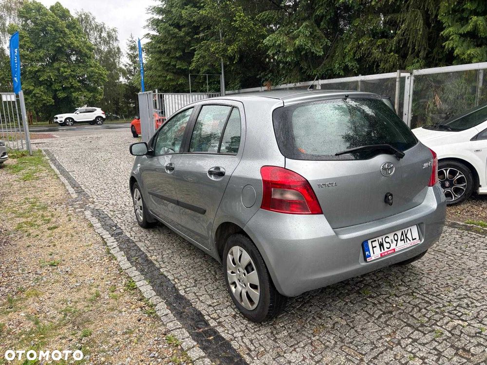 Toyota Yaris - 4