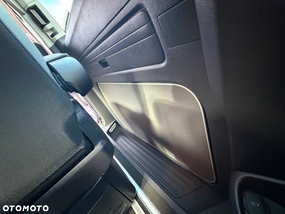 Volkswagen Multivan - 17