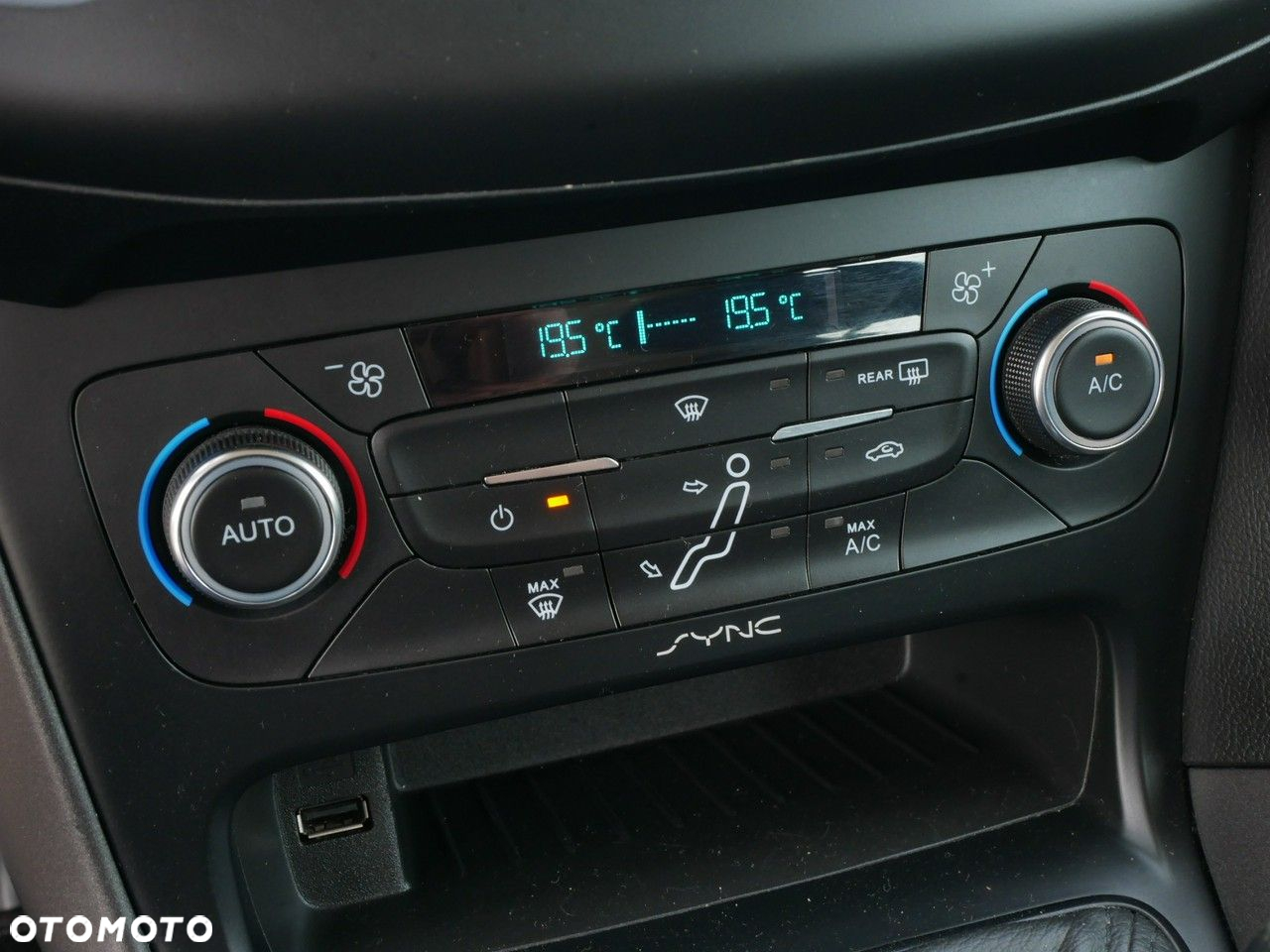 Ford Focus Turnier 1.0 EcoBoost Start-Stopp-System ACTIVE DESIGN - 19