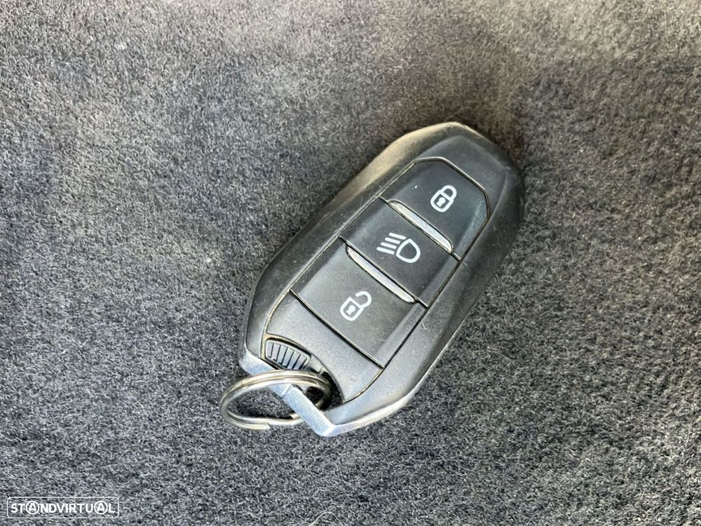 Peugeot 5008 1.5 BlueHDi Allure EAT8 - 24