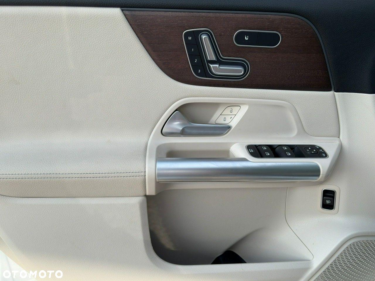 Mercedes-Benz GLA - 10