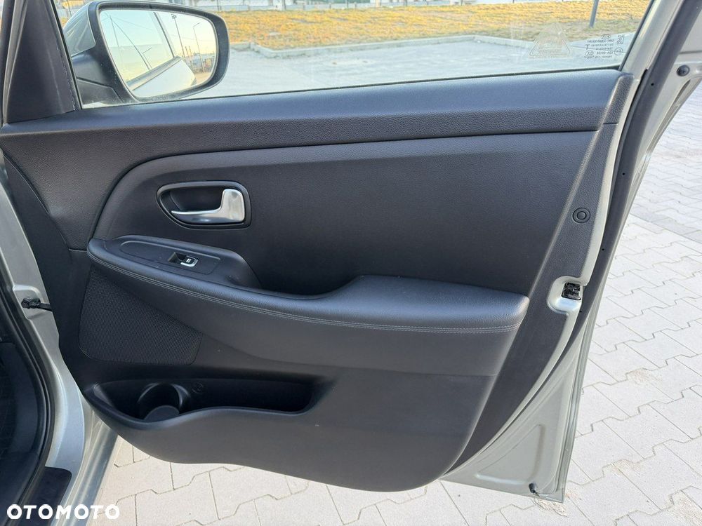 Kia Carens 1.7 CRDi Vision - 30