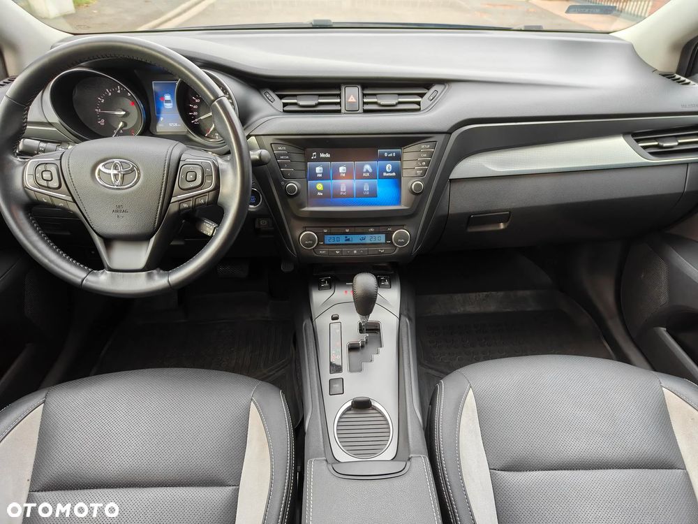 Toyota Avensis 1.8 Selection MS - 14