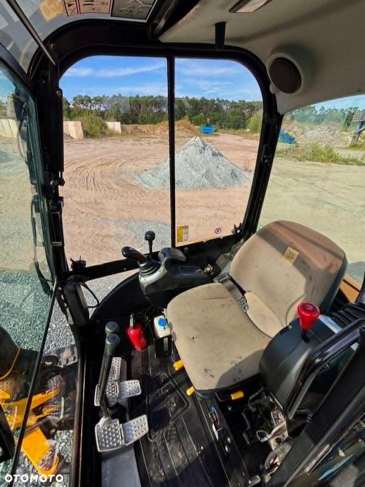 JCB 8026 - 4