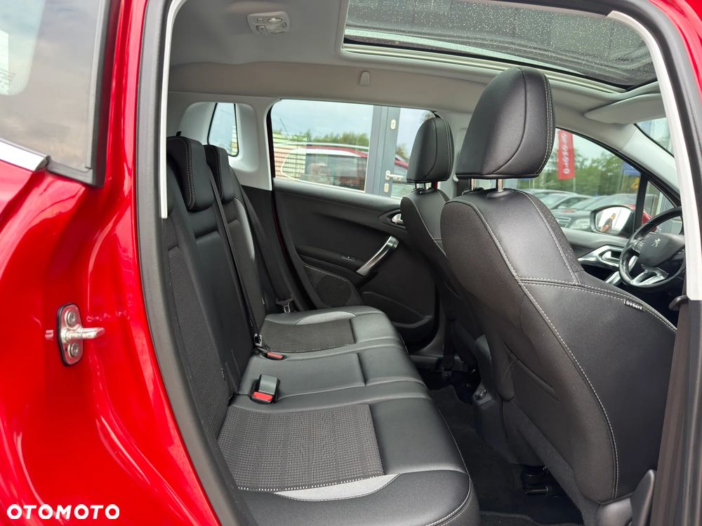 Peugeot 2008 1.2 Pure Tech GPF Allure S&S - 29