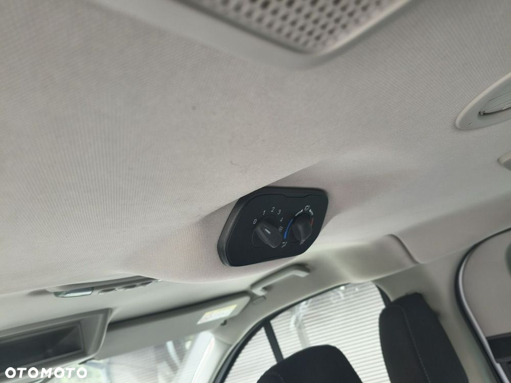 Ford Tourneo Custom - 22
