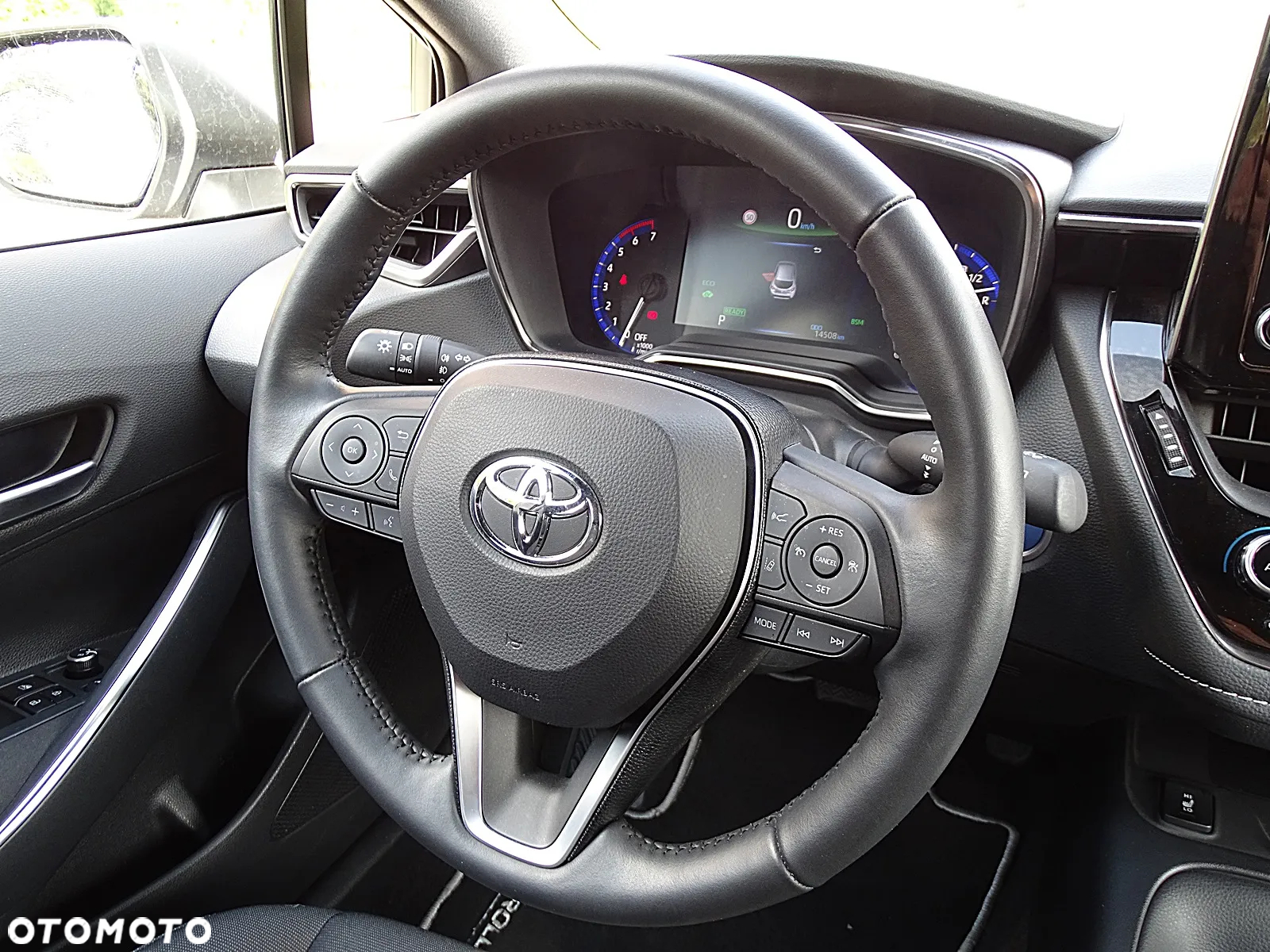 Toyota Corolla 1.8 Hybrid Team Deutschland - 30