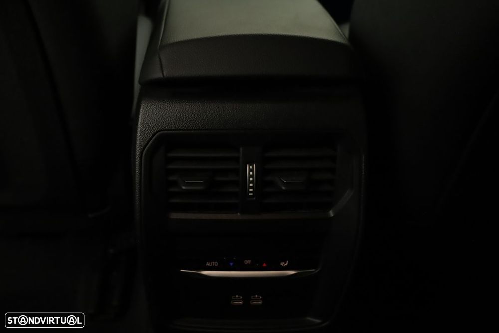 BMW 330 e Edição Desportiva M Auto - 24