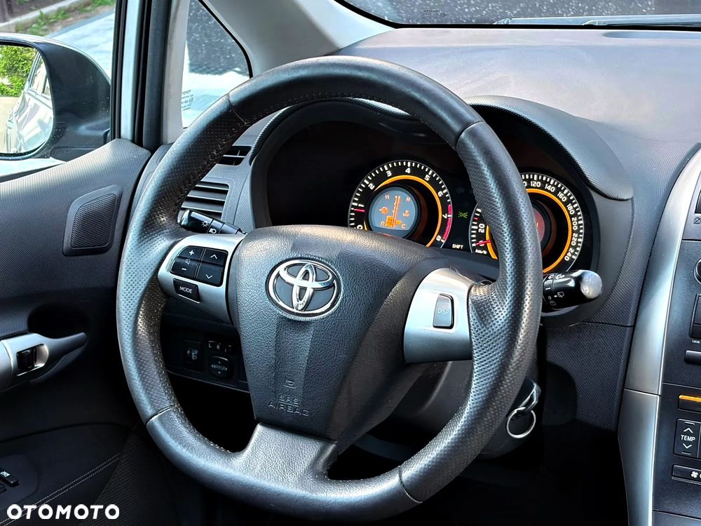 Toyota Auris 1.6 Premium Comfort - 21