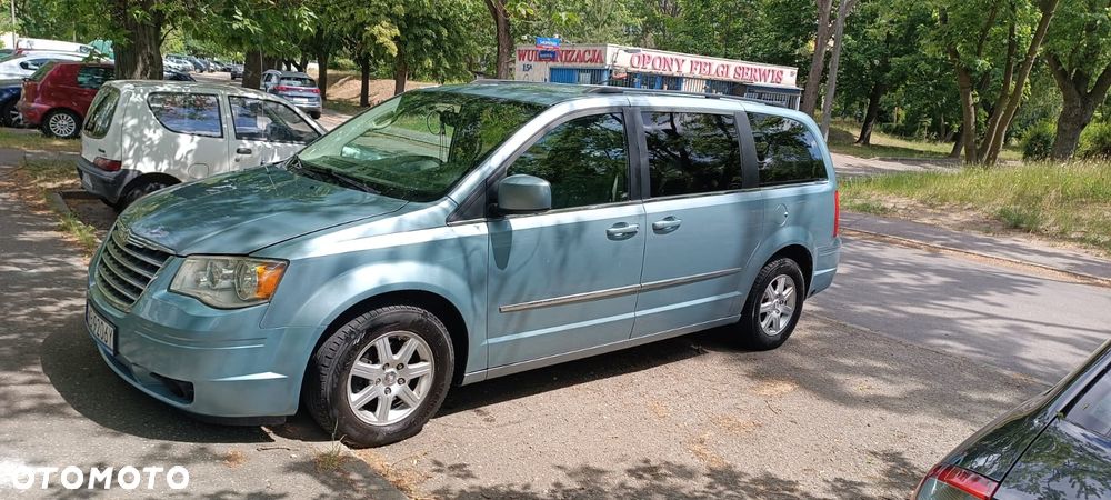 Chrysler Town & Country - 8