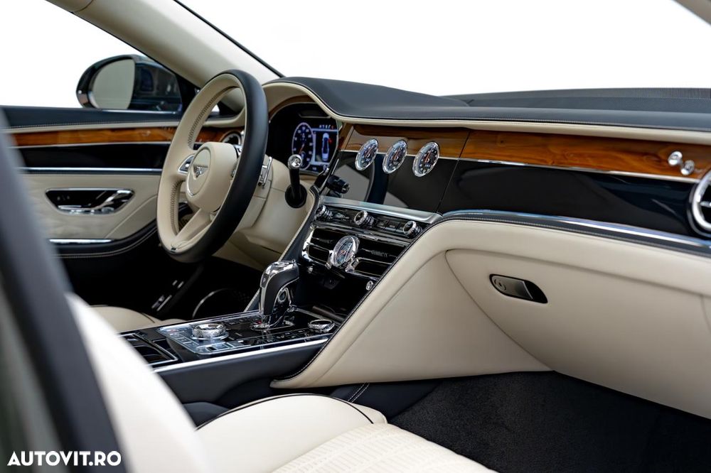 Bentley Flying Spur V8 - 12