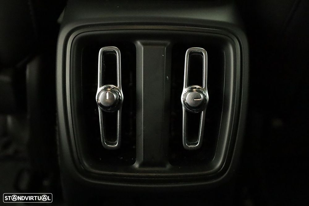 Volvo XC 40 1.5 T2 Plus Dark Auto - 24