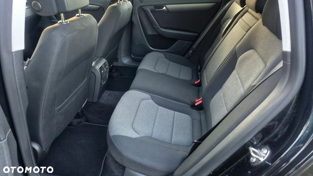 Volkswagen Passat - 15