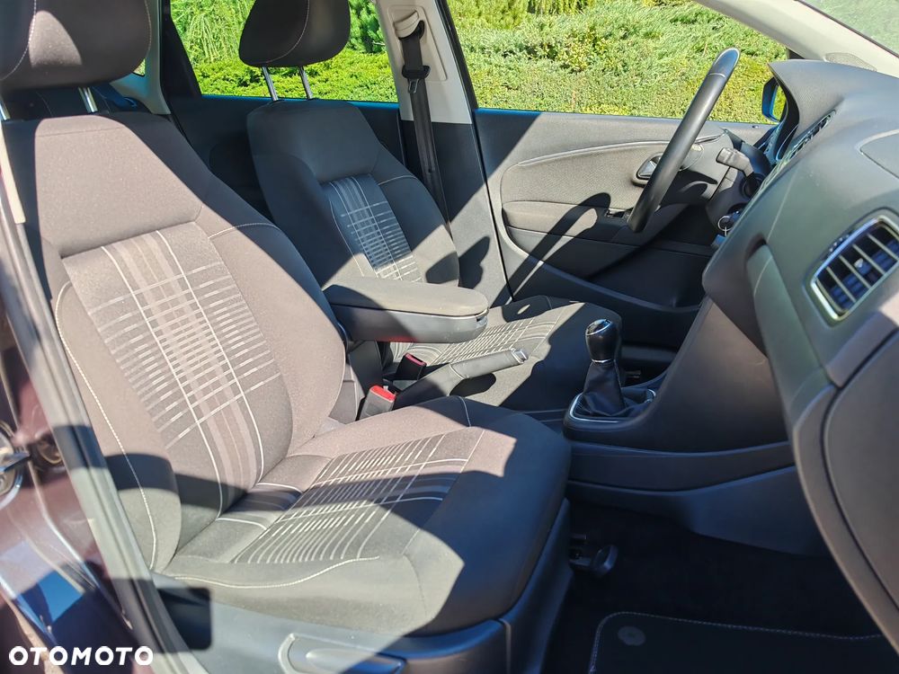 Volkswagen Polo 1.4 TDI Blue Motion Technology Lounge - 24