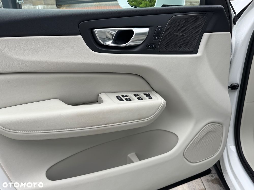 Volvo XC 60 B5 B AWD Plus Bright - 20