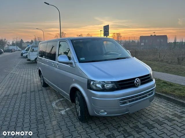 Volkswagen Caravelle - 1