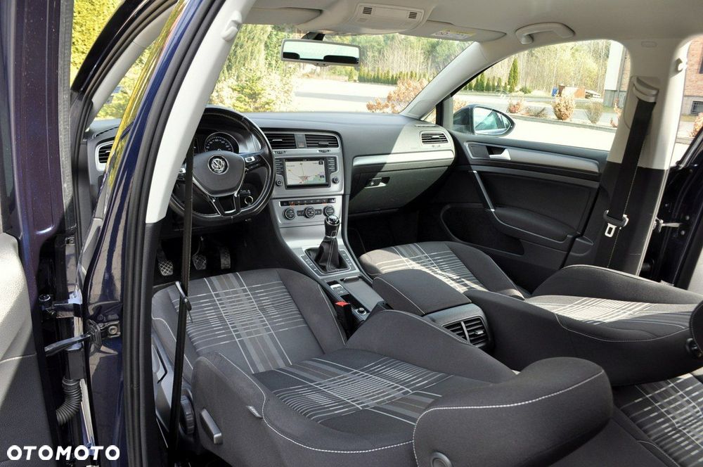 Volkswagen Golf - 28