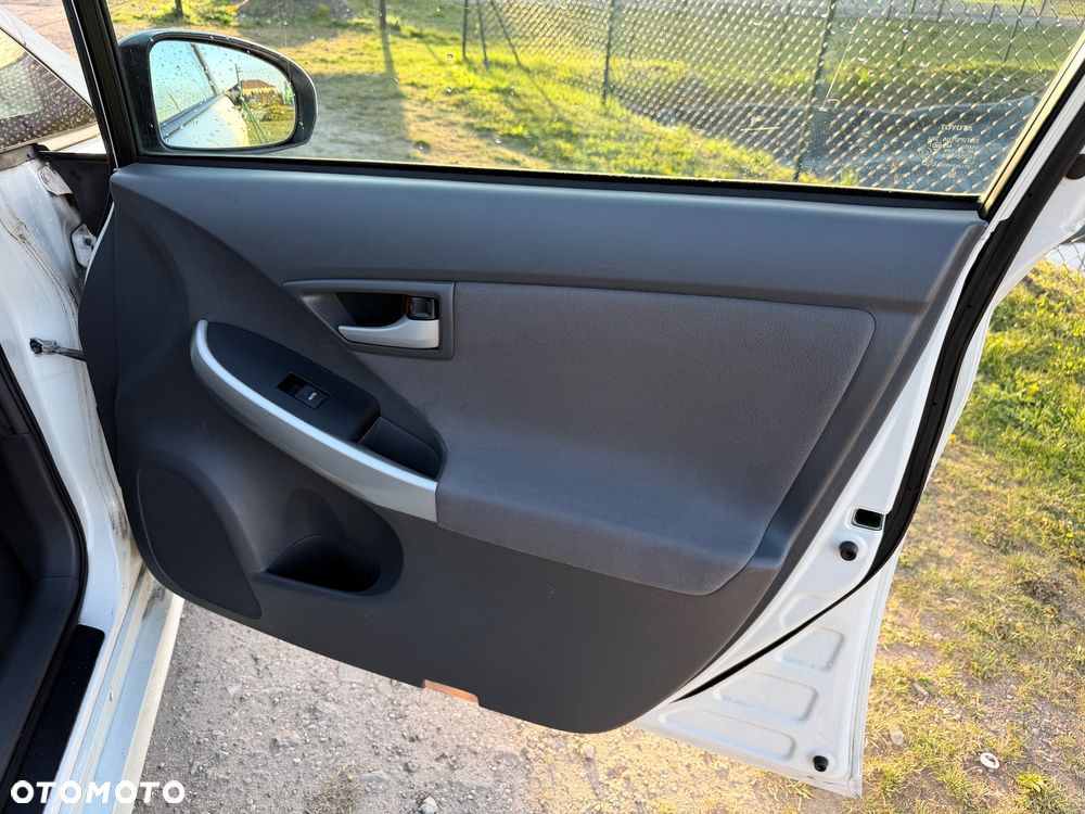 Toyota Prius 1.8 HSD Premium - 18