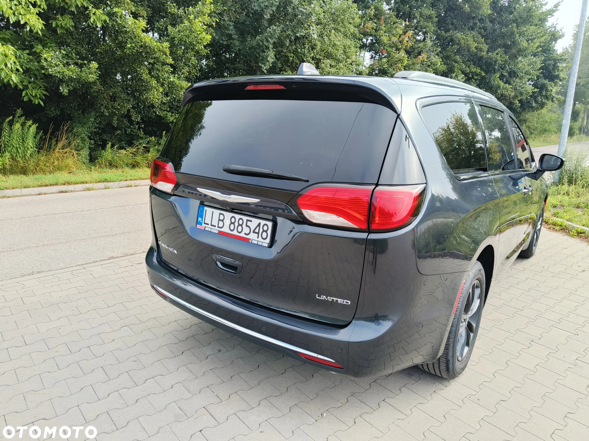 Chrysler Pacifica - 2