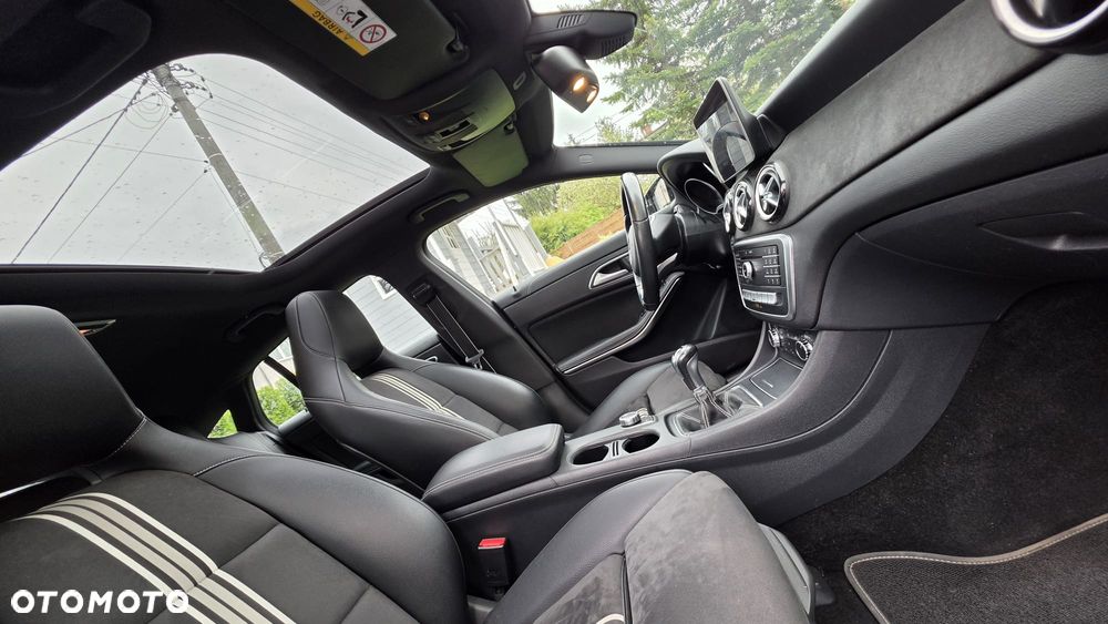 Mercedes-Benz CLA 180 AMG Line - 10