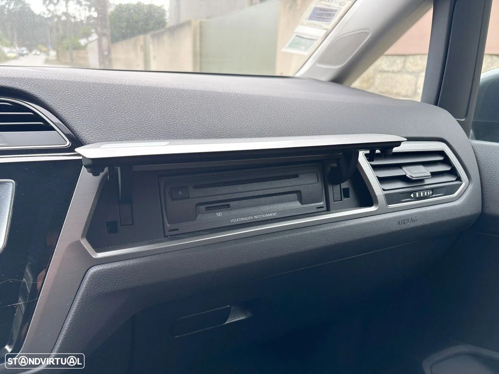 VW Touran 1.6 TDI Highline DSG - 29
